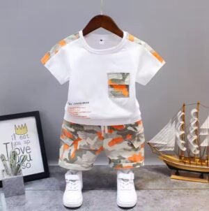 Ensemble Luxe Garçon – T-shirt et Short Camouflage