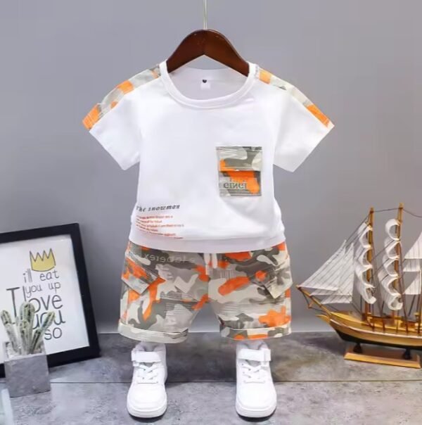 Ensemble Luxe Garçon – T-shirt et Short Camouflage
